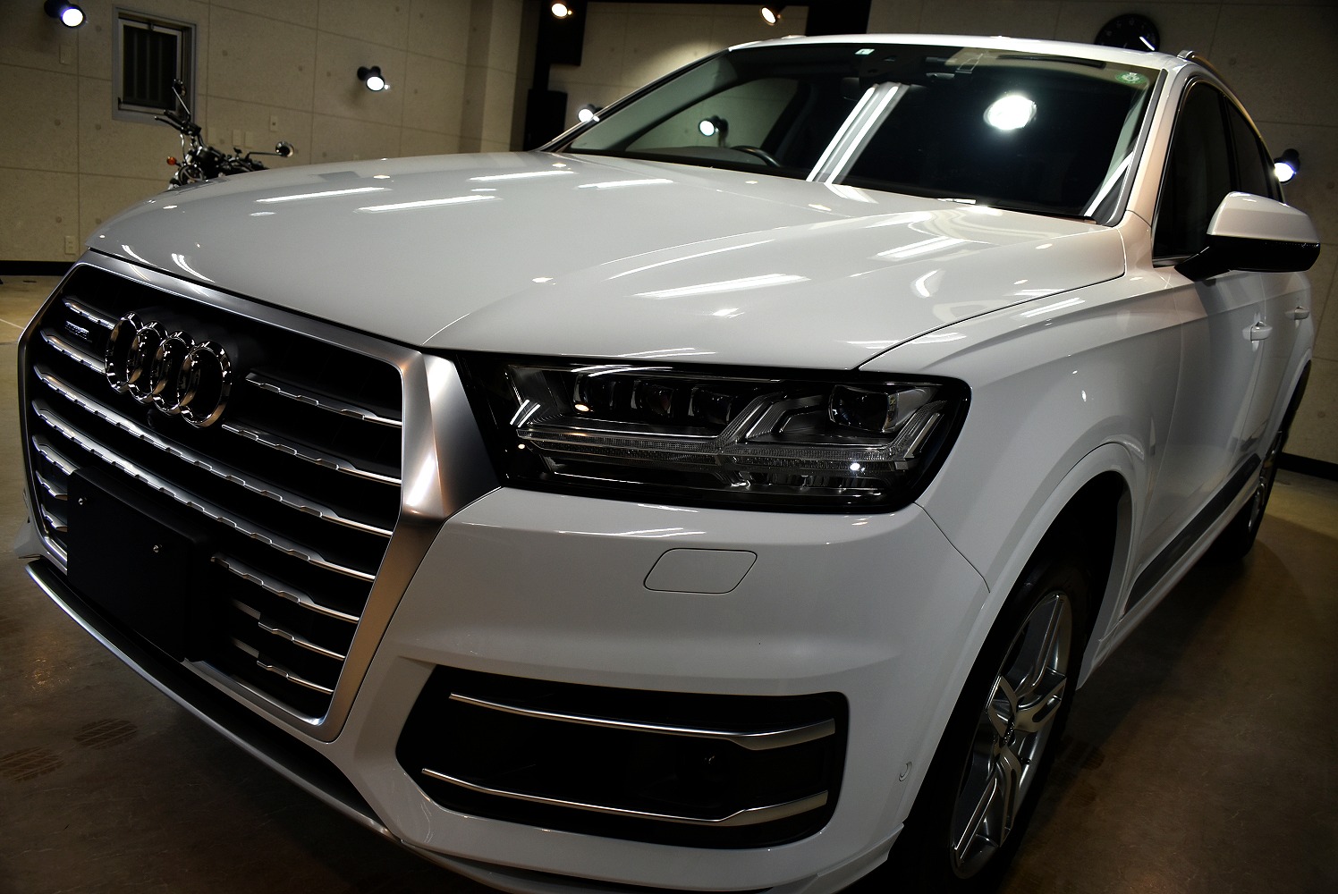 20211230audi_q7_002.jpg