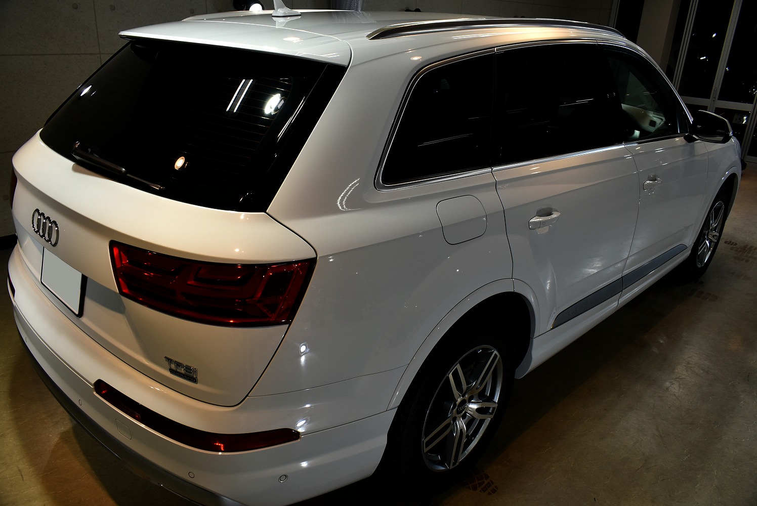 20211230audi_q7_007.jpg