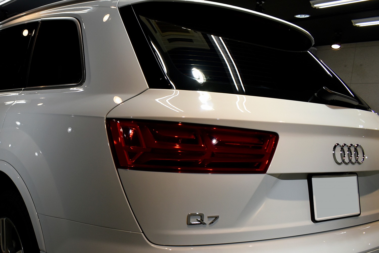 20211230audi_q7_012.jpg