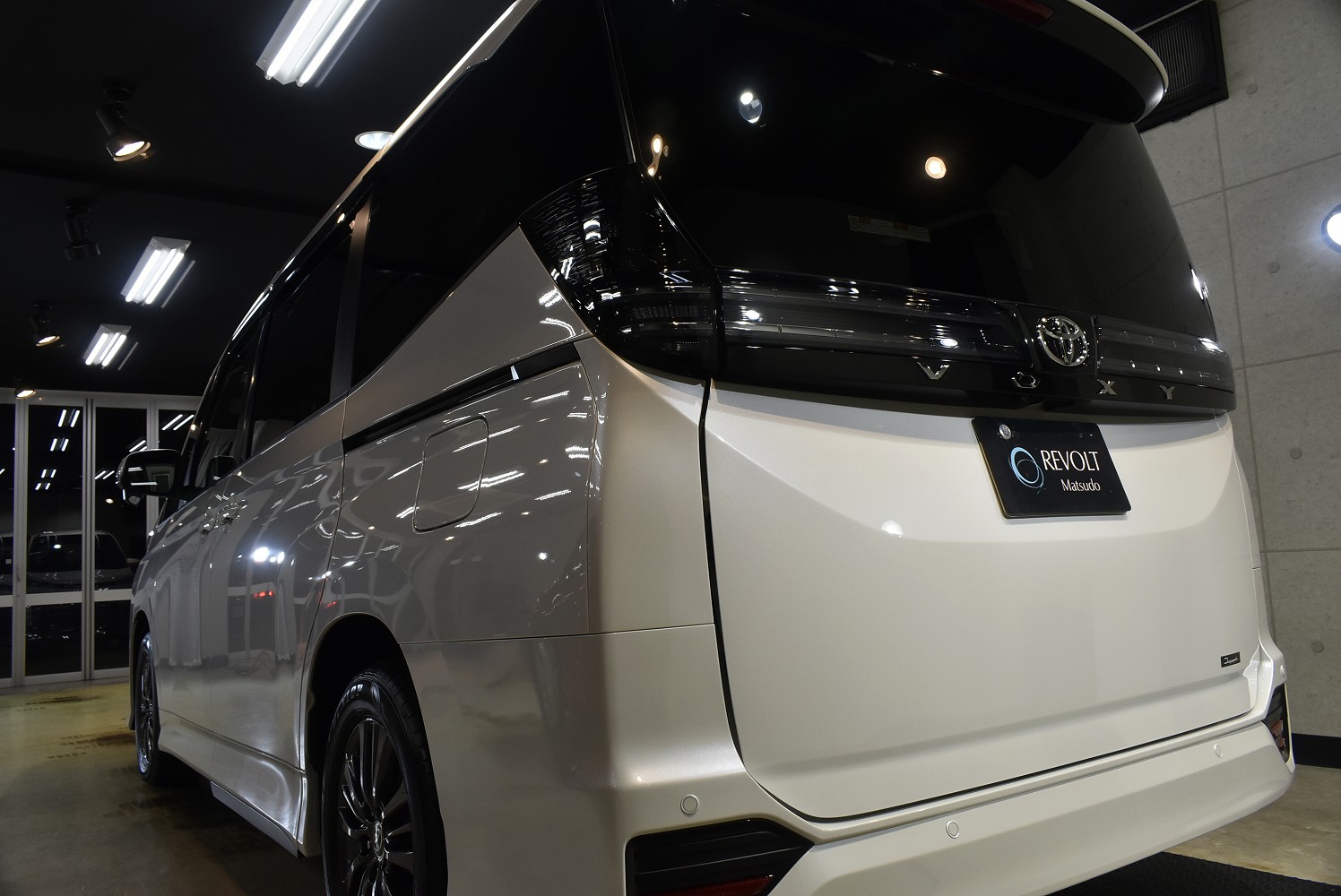 20221027toyota_voxy_008.jpg