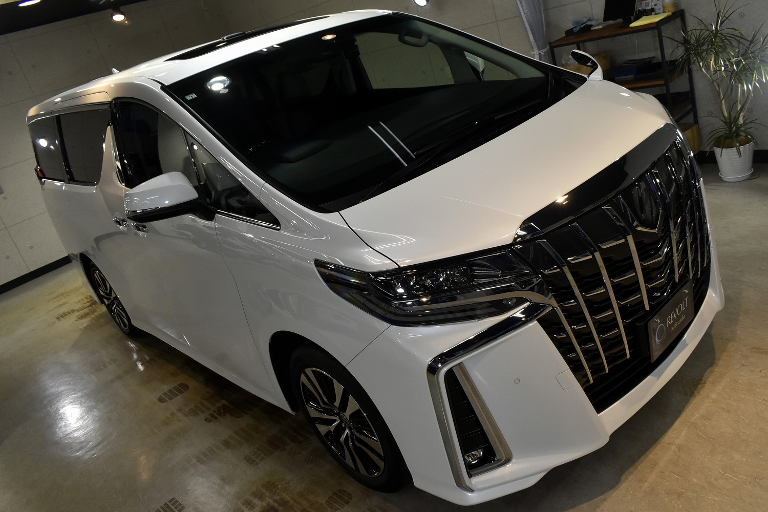 20230413toyota_alphard_001.jpg