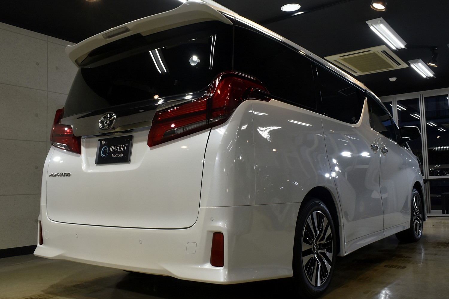 20230413toyota_alphard_009.jpg