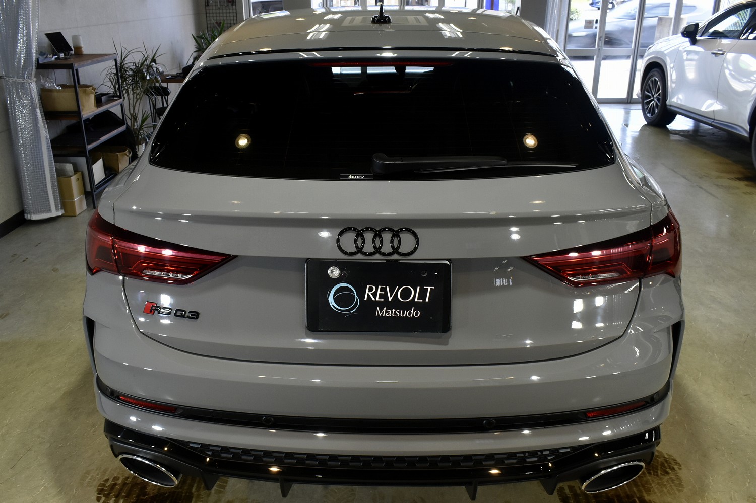 20230526audi_rsq3_010.jpg