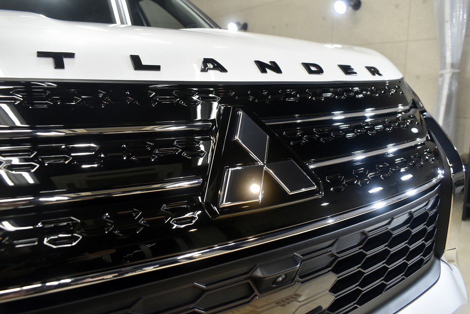 20231202mitsubishi-outlander_004.jpg