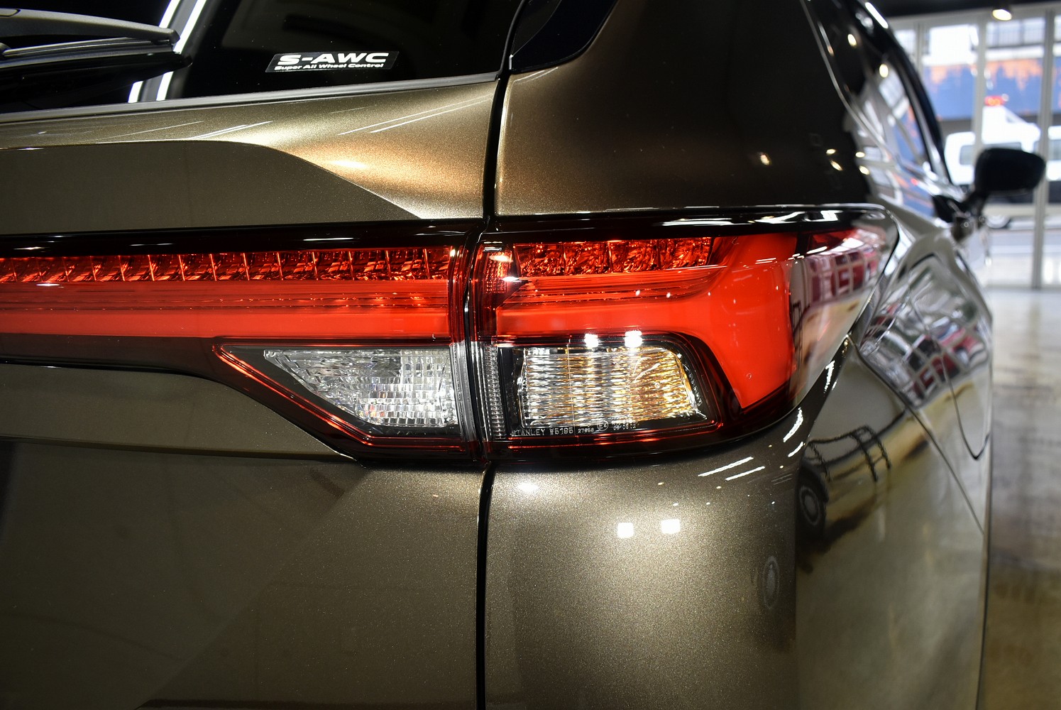 20231205mitsubishi-outlander_009.jpg